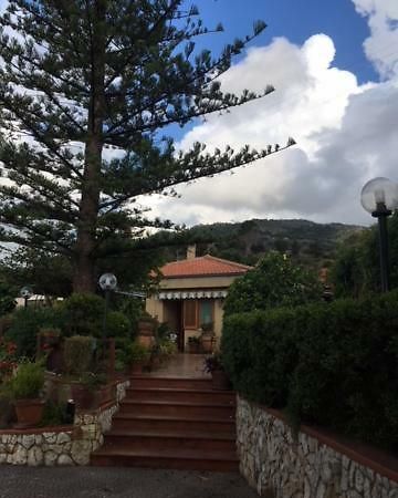 Stanza In Villa Con Giardino Vista Mare Cefalu Exterior photo